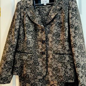 Very pretty vintage-look 2 piece suit.